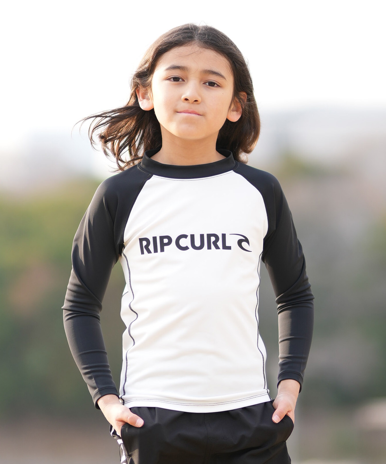 長袖タイプのラッシュガード【RIP CURL】