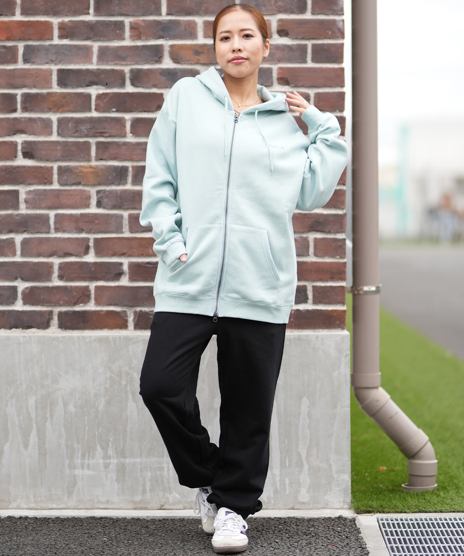 RVCA ルーカ ジップアップ パーカー レディース バックプリント ロゴ BF044-P02(BLK-M)
