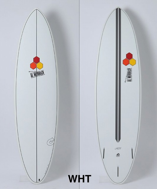 b-ff4zbJiA - SHOP NEWS | ムラサキスポーツオンラインストア 通販 Two white surfboards standing upright side by side; left board has a single center stringer and a red-yellow hex logo, right board has a dark center stripe and the same logo.