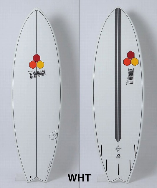 b-ooZKfvhg - SHOP NEWS | ムラサキスポーツオンラインストア 通販 Two white surfboards standing upright side by side, each with a red-yellow hexagon logo and Al Merrick branding; left board has a single vertical stringer, right board features a thick black center stripe and tail fin slots.